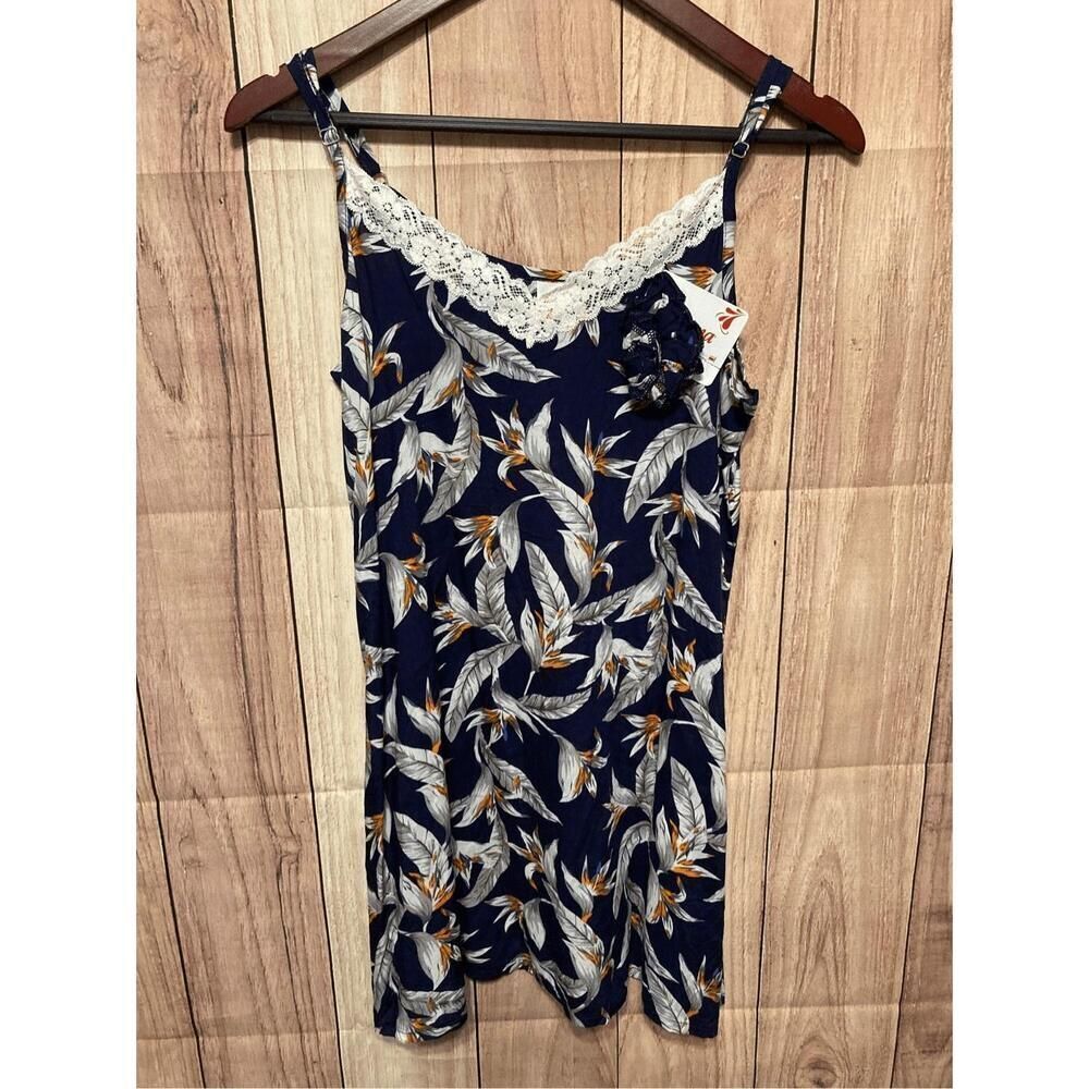 Santana Small NWT nighty nightgown blue floral
Lace sleep